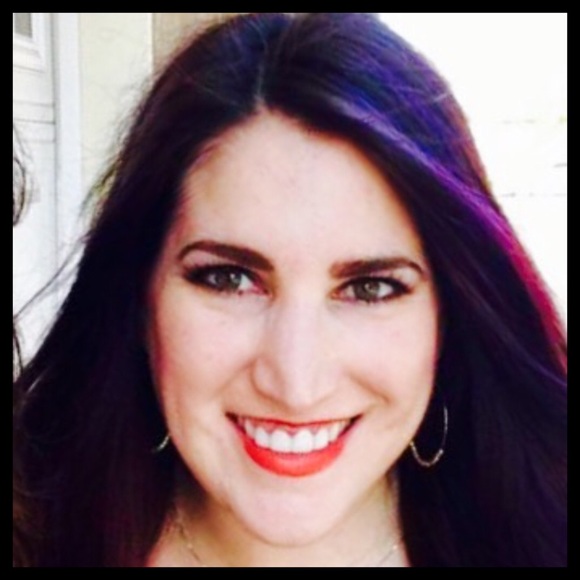 Profile Picture of Katie Pichelli (@k80scloset) on Poshmark