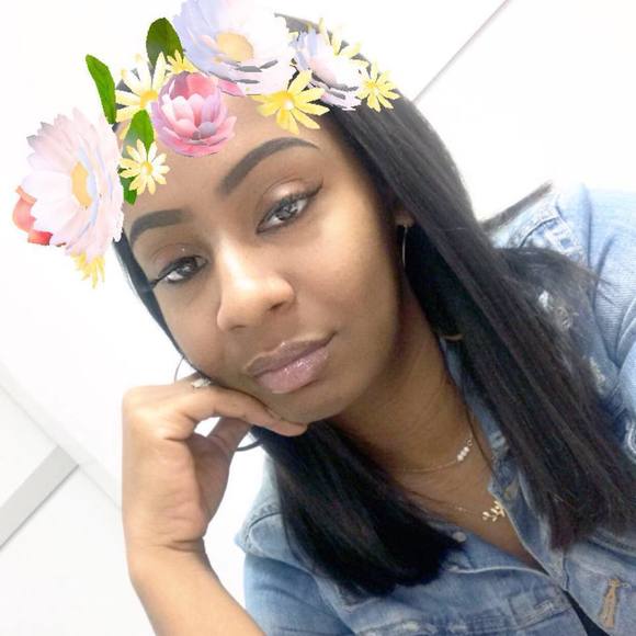 Profile Picture of Lena Robinson (@jalenar24) on Poshmark