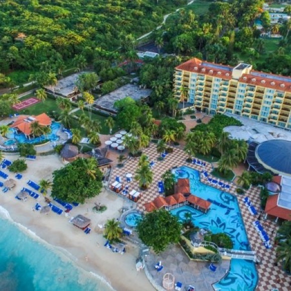 Profile Picture of Eustace Peart (@eustacep672) on Poshmark