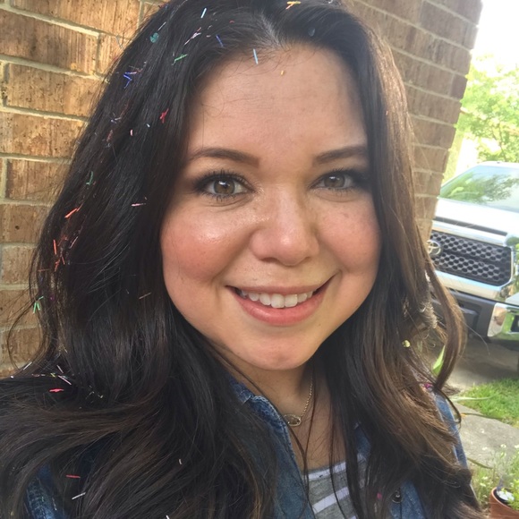 Profile Picture of Lauren Cranley (@lnichole21) on Poshmark
