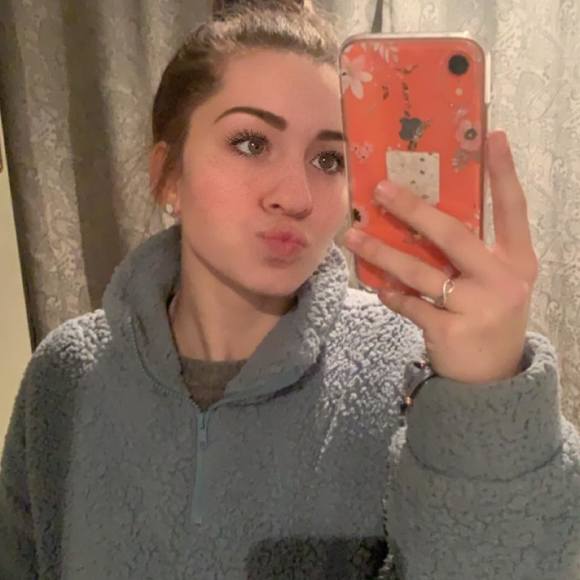 Profile Picture of Hannah Radley (@hannah_radley) on Poshmark