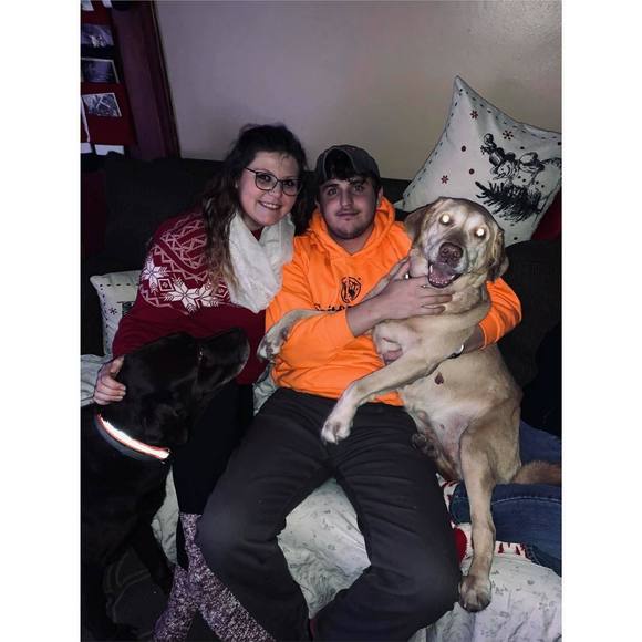 Profile Picture of Lauren Keally (@laurenzz17) on Poshmark