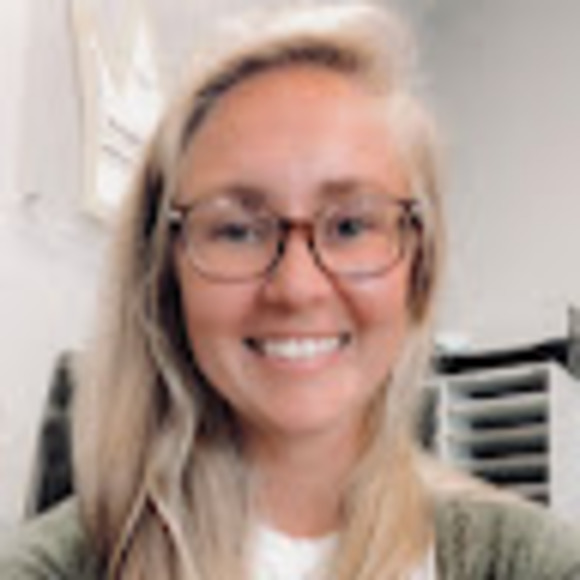 Profile Picture of Emily Sedlock (@emily_sedlock) on Poshmark