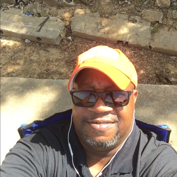 Profile Picture of Tony Acker (@tacker1) on Poshmark