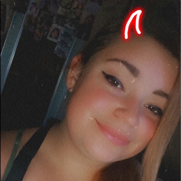 Profile Picture of Randi Hale (@princessayame1) on Poshmark