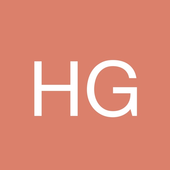 Profile Picture of Hillary Garthwaite (@hillaryann992) on Poshmark