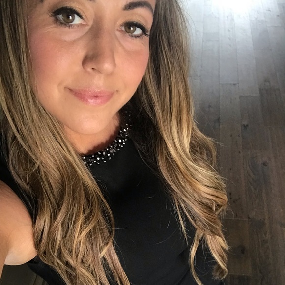 Profile Picture of Amanda Mazzone-nizic (@amanda_m87) on Poshmark