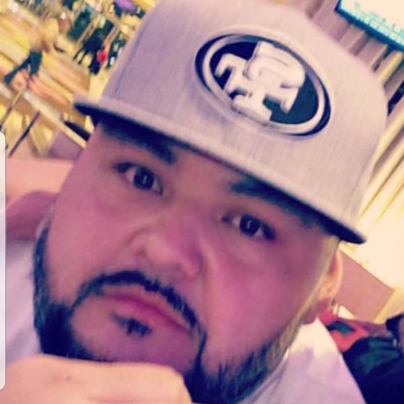 Profile Picture of Jesse Tovar (@jaeveetee) on Poshmark