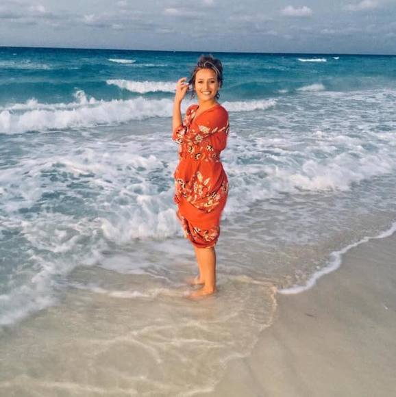 Holly Nafziger - Poshmark Profile Picture of Holly Nafziger (@holly_nafziger) on Poshmark