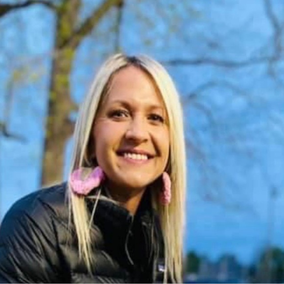 Profile Picture of Ranah Dozier (@ranahldozier) on Poshmark