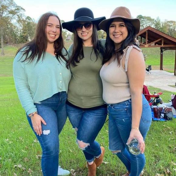 Profile Picture of Maggie Benniefield (@mayangel28) on Poshmark