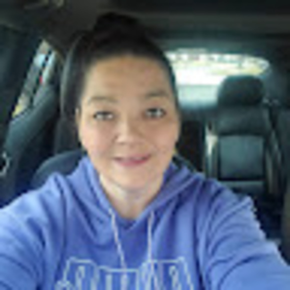 Profile Picture of Roxy Hayes (@roxyfoxc34) on Poshmark