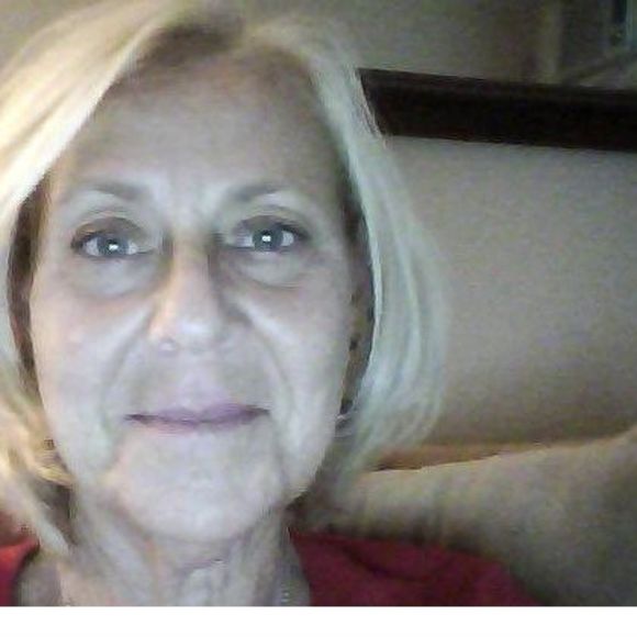 Profile Picture of Terri Gilleece (@muddyandsilly) on Poshmark