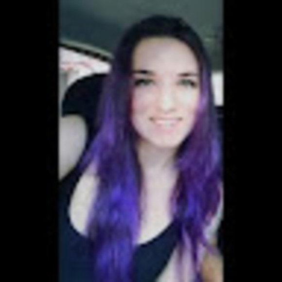 Profile Picture of Natalia Schneider (@nasschneider) on Poshmark