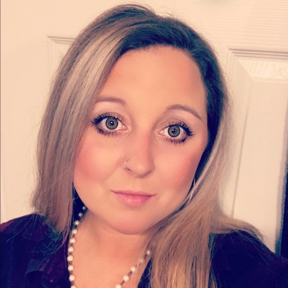 Profile Picture of Jessica Barlow (@jessbchs23) on Poshmark