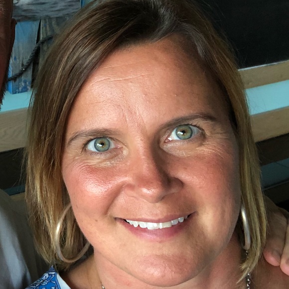 Kristen Katula - Poshmark Profile Picture of Kristen Katula (@klkat2la) on Poshmark