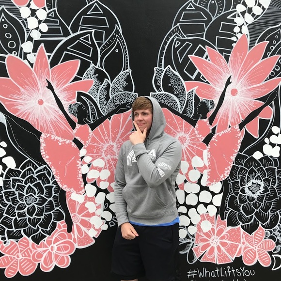 Profile Picture of Logan Harter (@logharter) on Poshmark