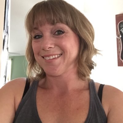 Profile Picture of Jenny Loveless (@jlovelessbooks) on Twitter