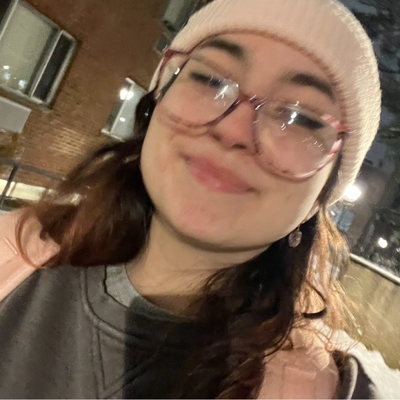 Profile Picture of Lilly Dolhancryk (@lilly_620) on Poshmark