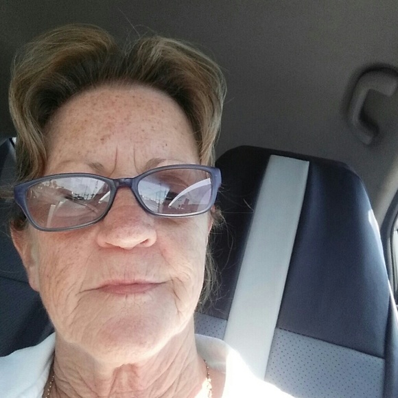 Profile Picture of Cindy Blenis (@lazybaby1949) on Poshmark