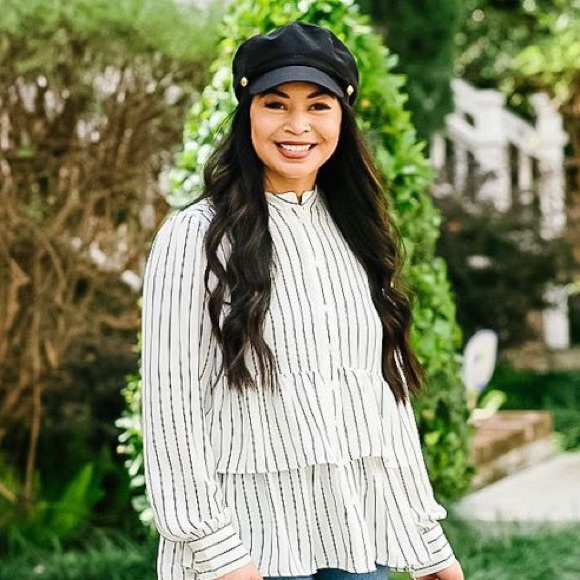 Profile Picture of Roselyn Weaver (@roselynweaver) on Poshmark