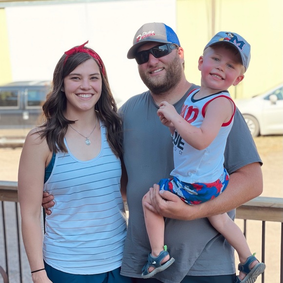 Profile Picture of Danielle Lindholm (@dfiegs10) on Poshmark