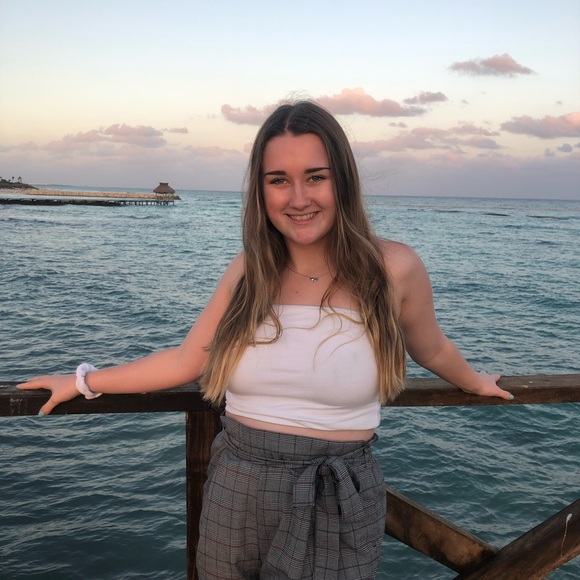 Profile Picture of Presley Lindemuth (@plindemuth) on Poshmark