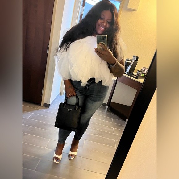 Profile Picture of Keyscha Corwell (@snickerspoo) on Poshmark