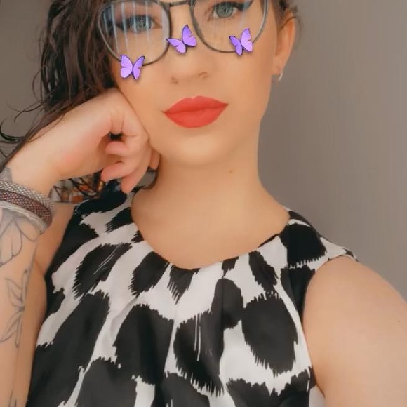 Profile Picture of Alexis Cedotal (@letheelle) on Poshmark