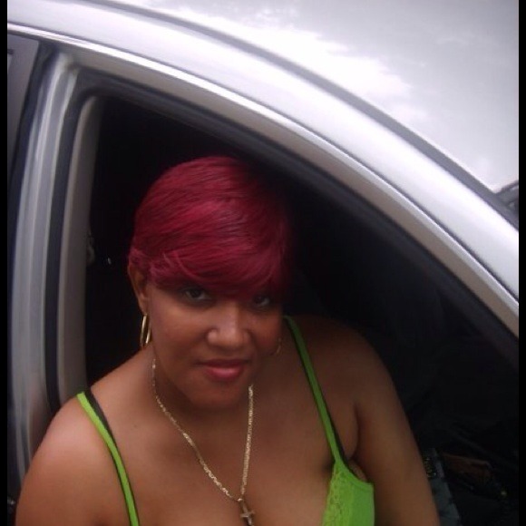 Profile Picture of Theresa Sinclair evans (@theresav) on Poshmark