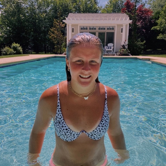 Profile Picture of Dylan Amonte (@dylan_amonte) on Poshmark