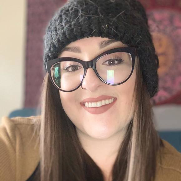 Profile Picture of Brandi Veatch (@veabee) on Poshmark