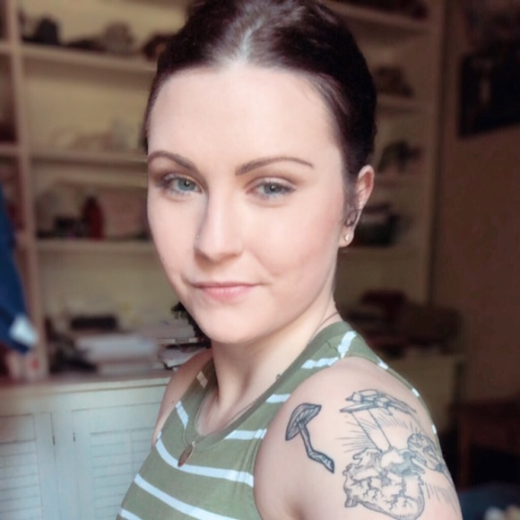 Profile Picture of Jenna Lord (@jlord2424) on Poshmark