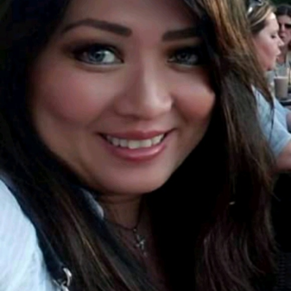 Profile Picture of Myhanh Carroll (@carr0004) on Poshmark