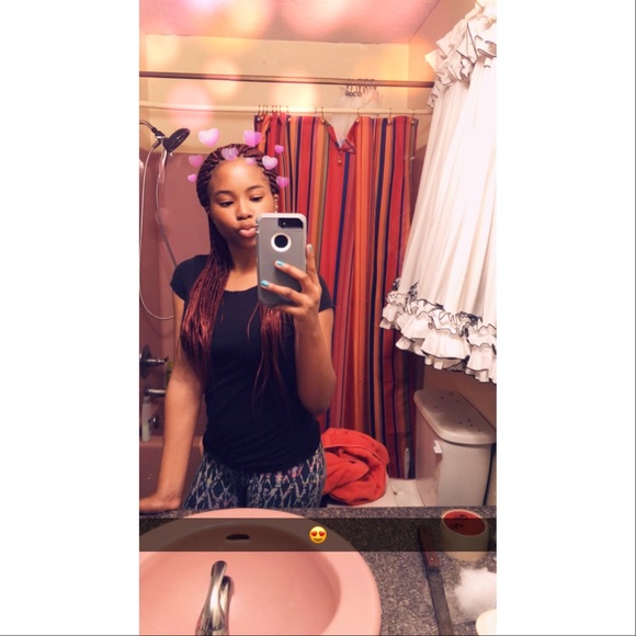 Profile Picture of Shayla Scruggs (@shaylanicoleeee) on Poshmark