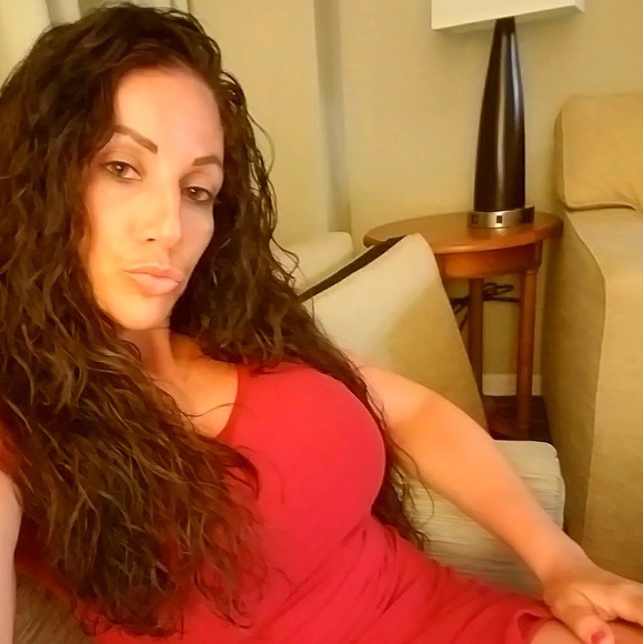 Profile Picture of Danielle Vaccaro (@danielle_79) on Poshmark