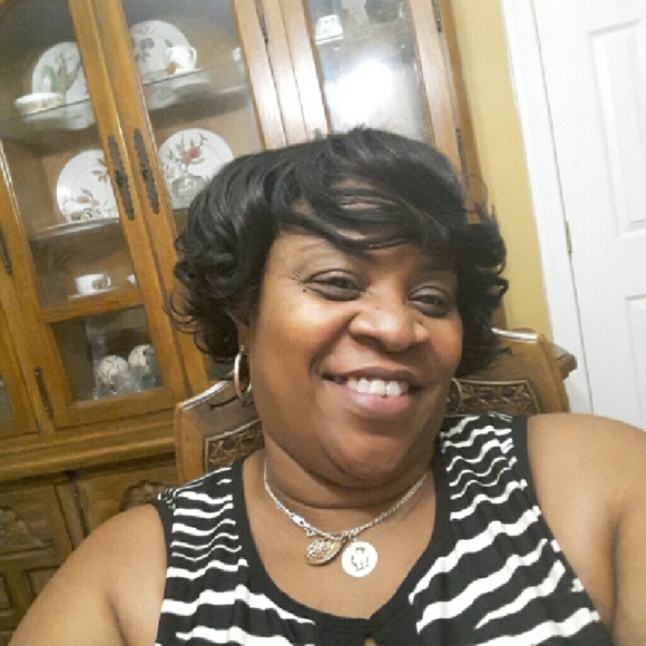 Profile Picture of Zenobia Mcfadden (@zenobia50) on Poshmark