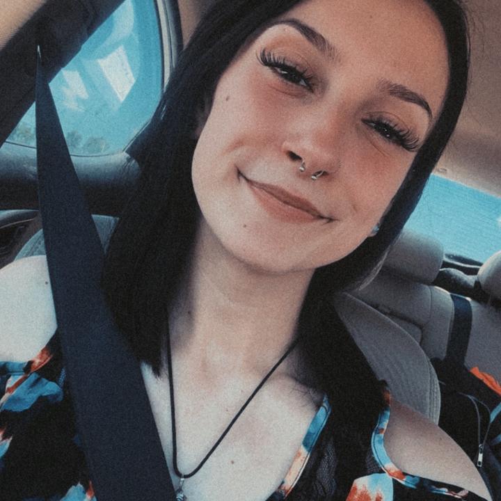 Profile Picture of mackenzie rosa 🌻💋 (@@kenzierosa70) on Tiktok