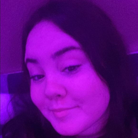 Anna Apperson - Poshmark Profile Picture of Anna Apperson (@annaapp1) on Poshmark