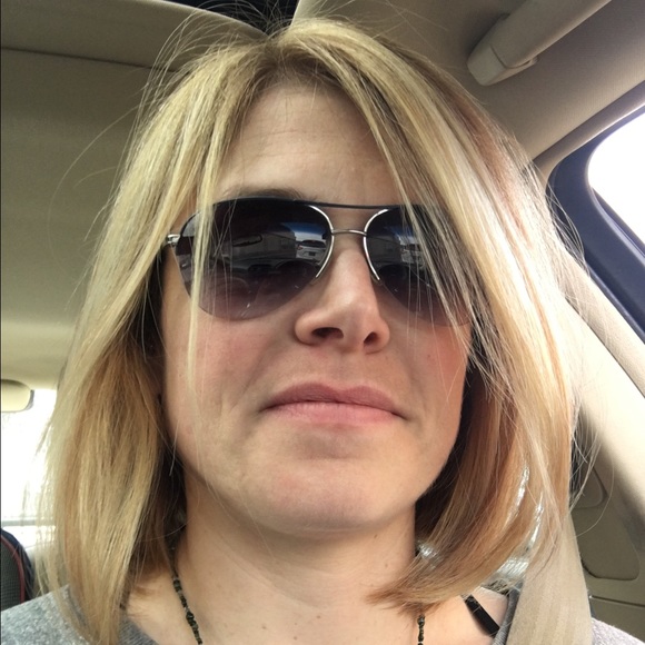 Profile Picture of Michelle Collura (@meesh64) on Poshmark
