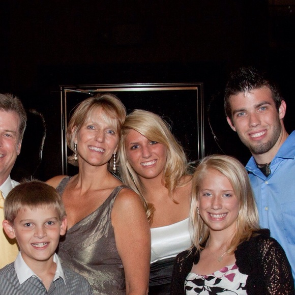 Profile Picture of Robbin Wemyss (@rawemyss) on Poshmark