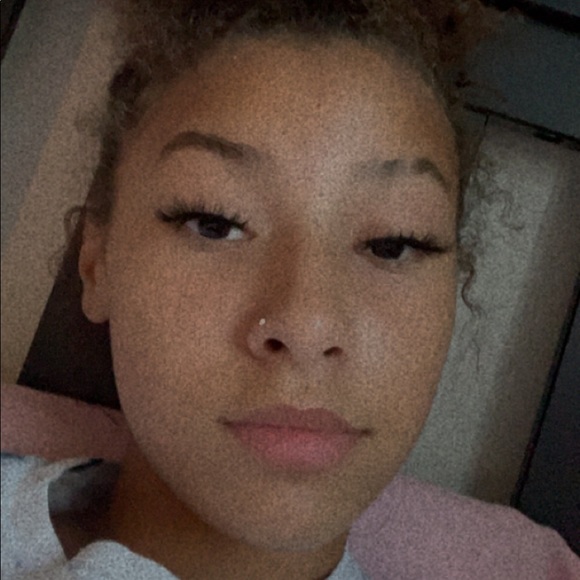 Profile Picture of Jamaica Tippmann (@jamaicatippmann) on Poshmark