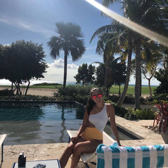 Profile Picture of Daniela Mendivil (@danielamendivil) on Poshmark