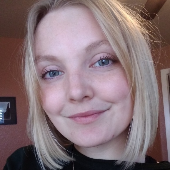 Profile Picture of Hannah Siebert (@hsiebert99) on Poshmark