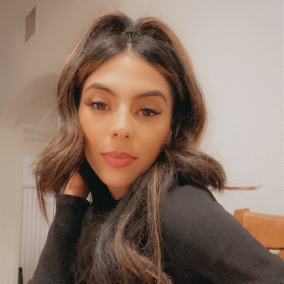 Profile Picture of Cassandra Ortiz (@cassandraort543) on Poshmark
