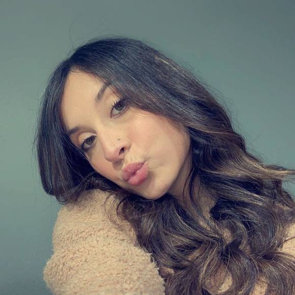 Profile Picture of Caitlyn Mackey (@caitlynmackey) on Poshmark