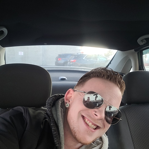 Profile Picture of Michael Eldridge (@mike252011) on Poshmark