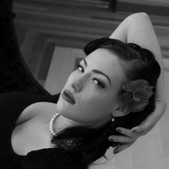 Profile Picture of Melisa Griesinger (@melisa_rhiane) on Poshmark