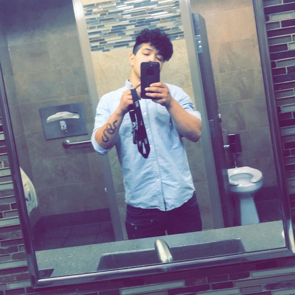 Profile Picture of Daniel Olvera (@okayydaniell) on Poshmark