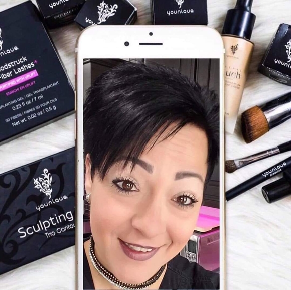 Profile Picture of Bonnie Fifield (@bonbons825) on Poshmark